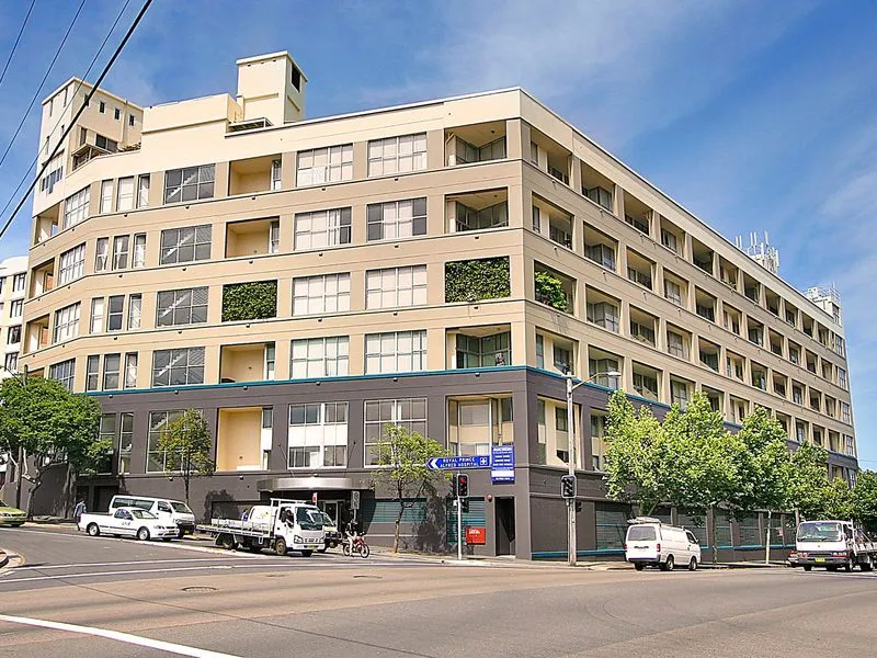 Huge 2 BR warehouse apartment; create additional floor space. Rooftop has one acre of resort facilities 