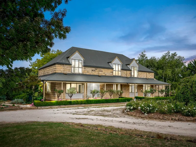 Looking for a relaxed country lifestyle with modern luxuries!!