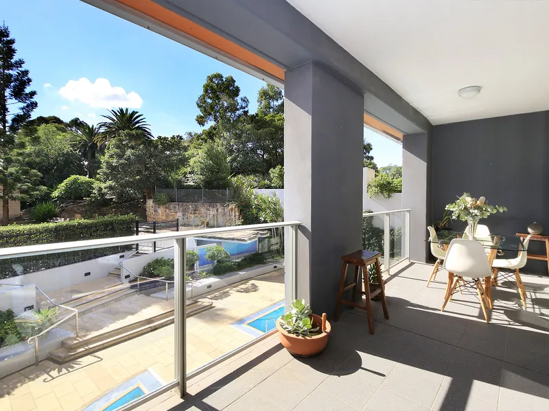 Huge sundrenched North facing apartment with 120sqm of living space !