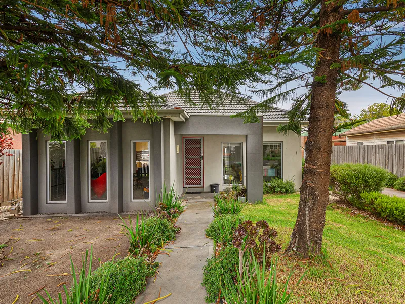 Splendid Exteriors, Contemporary Interiors