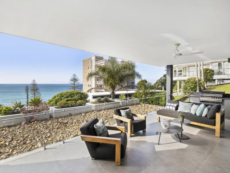 Luxurious Furnished Burleigh Apartment