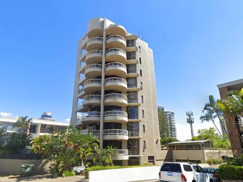 2 Bedroom Unfurnished Unit Close to the Beach in Surfers Paradise!