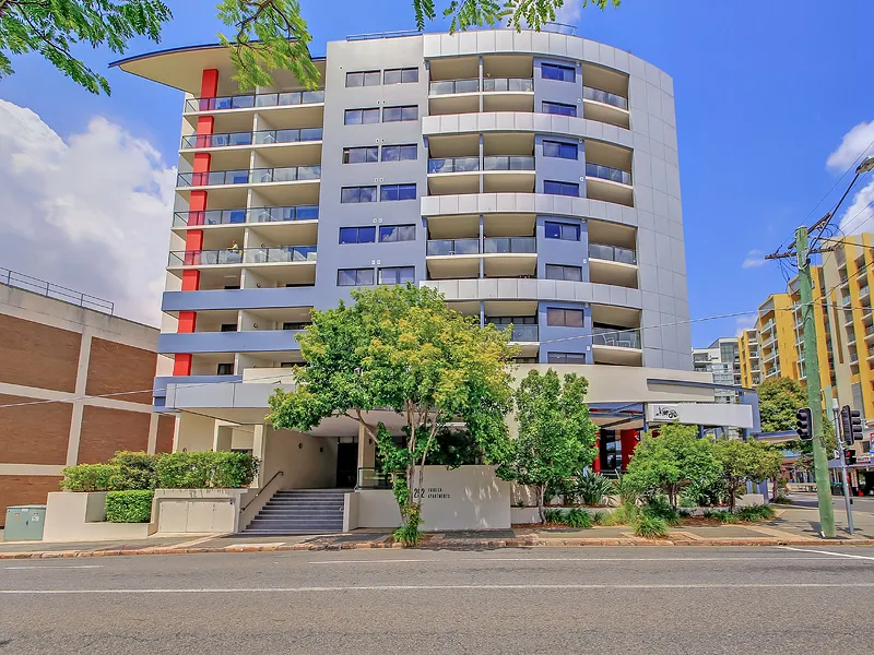 SPRING HILL SPACIOUS ONE BEDROOM APARTMENT. Fully Furnished