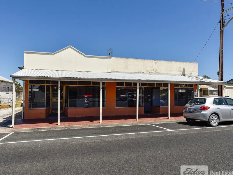 Commercial Opportunity in the Heart of Town!