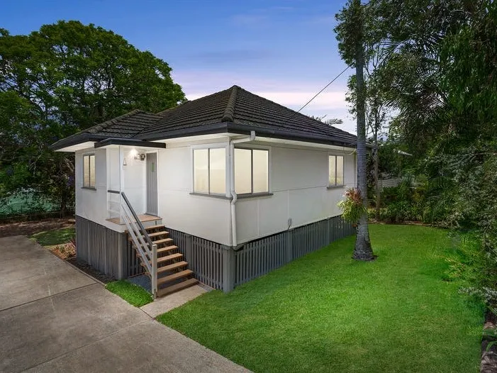 Spacious & comfortabe family home!!