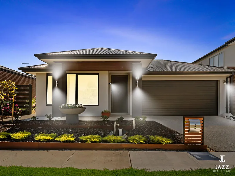 Low-Maintenance Luxury with Single-Level Style