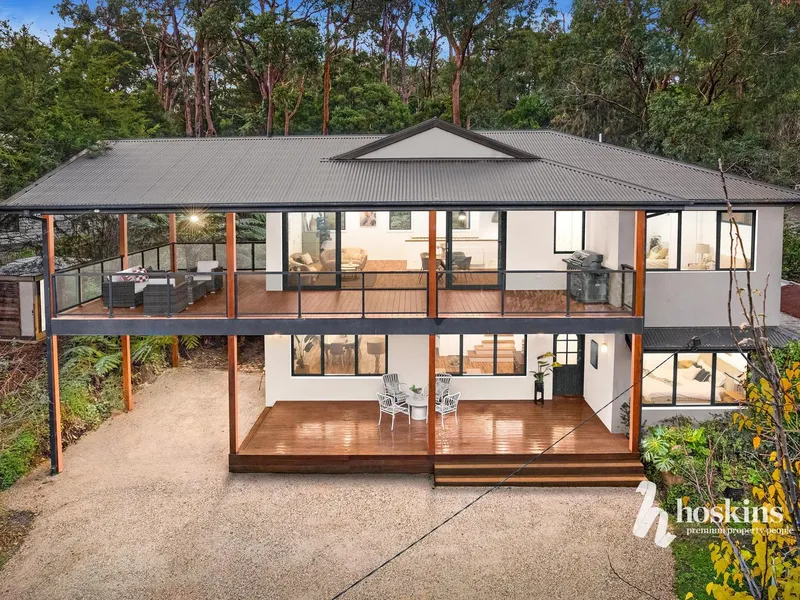 A View-Filled Heart-Warmer with Renovated Allure