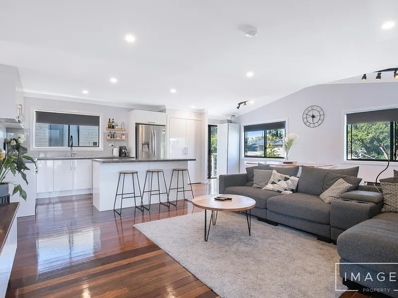 RENOVATED HIGHSET FAMILY HOME