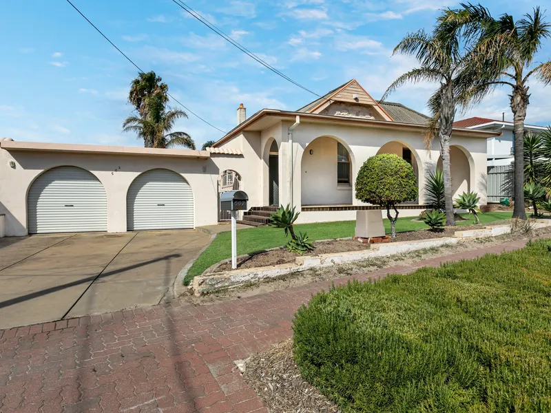 EXCITING OPPORTUNITY IN A PRESTIGIOUS SEASIDE LOCATION