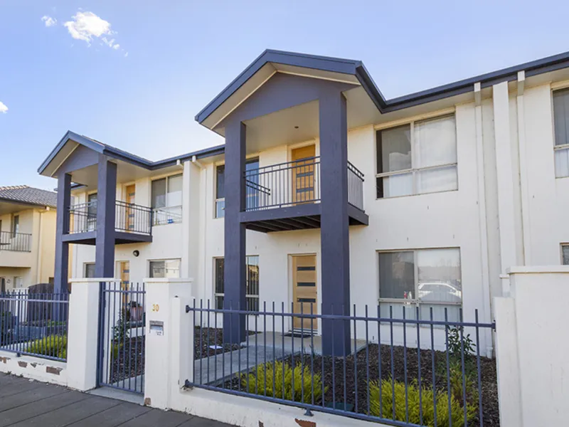 Terrace house in the heart of Harrison!