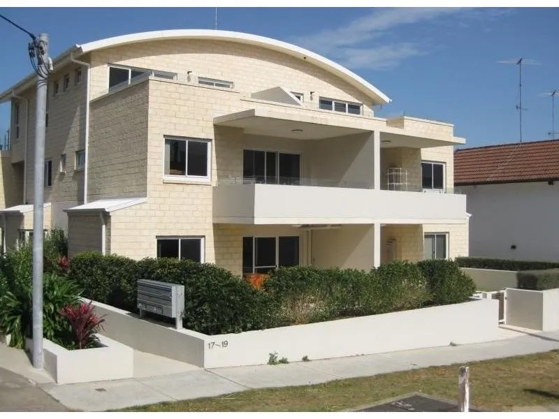 Stunning Ultra Modern Two Bedroom Garden Apartment, Seconds to Maroubra Beach, Must View!