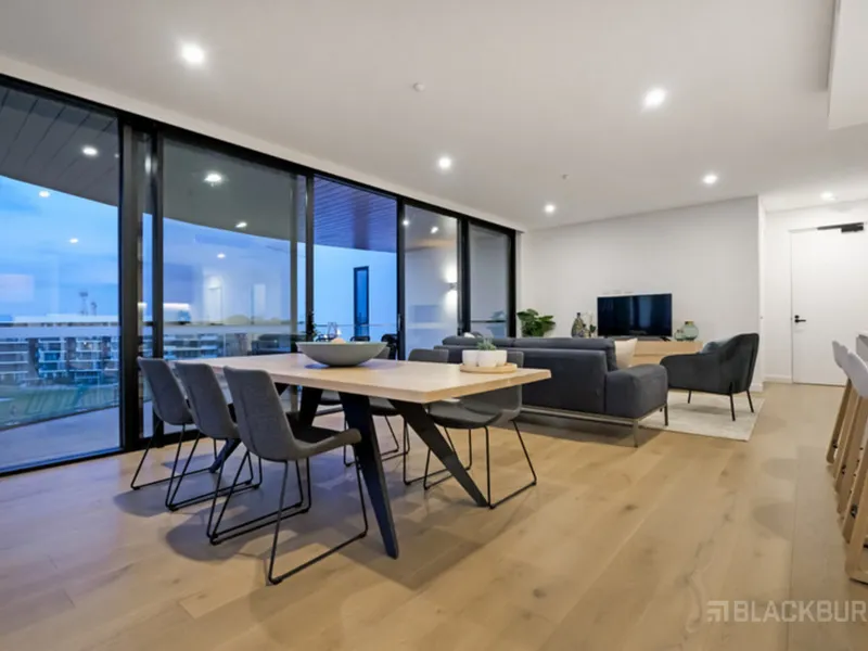 STUNNING NORTH FACING PENTHOUSE