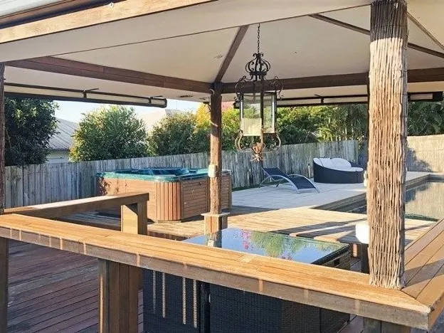 Large Family Entertainer