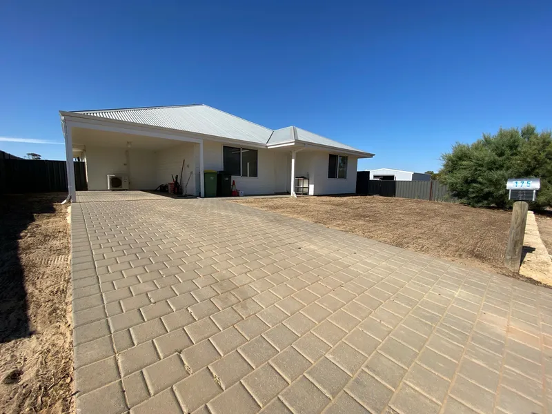 Massive 4 bedroom two bathroom house with SHED!