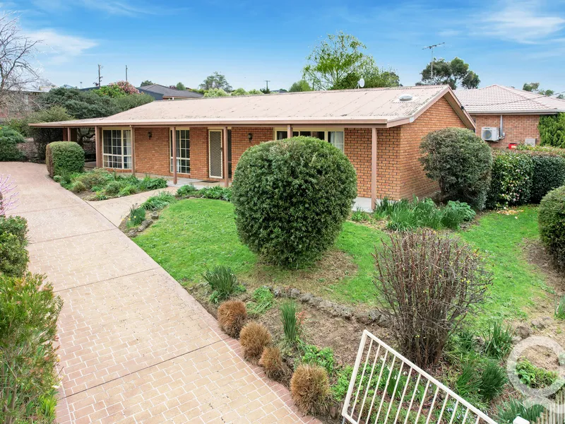 Appealing Home Behind The Picket Fence