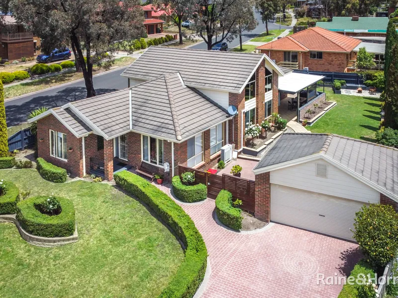 Sensational Family Living! 687m2 land (APPROX)
