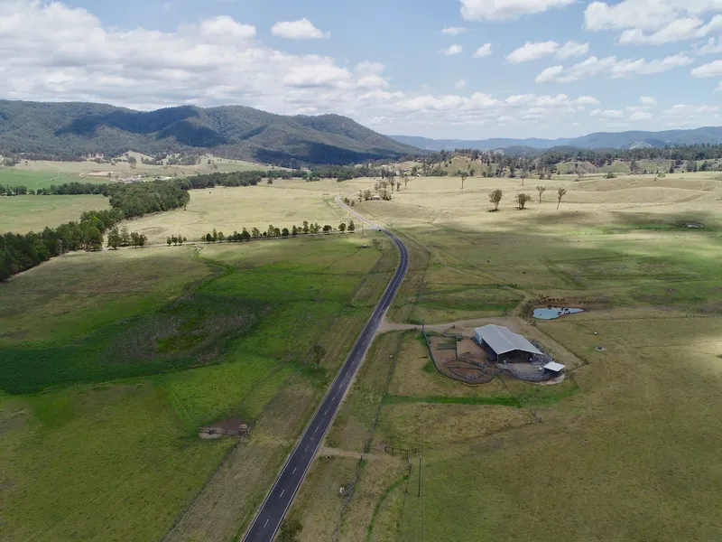 LIVE THE LIFE AND SURVEY YOUR KINGDOM FROM THE ELEVATED, COOL, HOUSE SITE TO THE EAST!