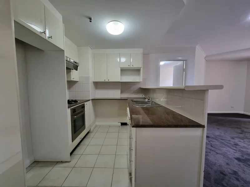 INNER CITY LIVING AT CROWN GARDENS RESORT - NEAR NEW CARPET & PAINT