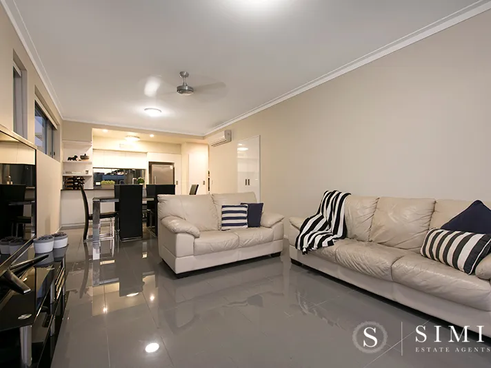 SPACIOUS MODERN APARTMENT