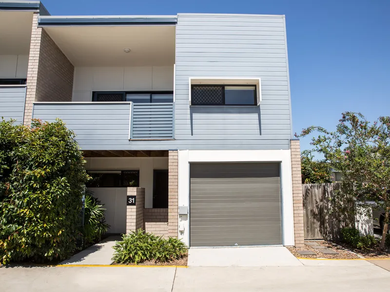 Upmarket Finishes, A Fabulous Usable Layout, Ample Space & An Ultra-Handy Location! What More Could You Want?