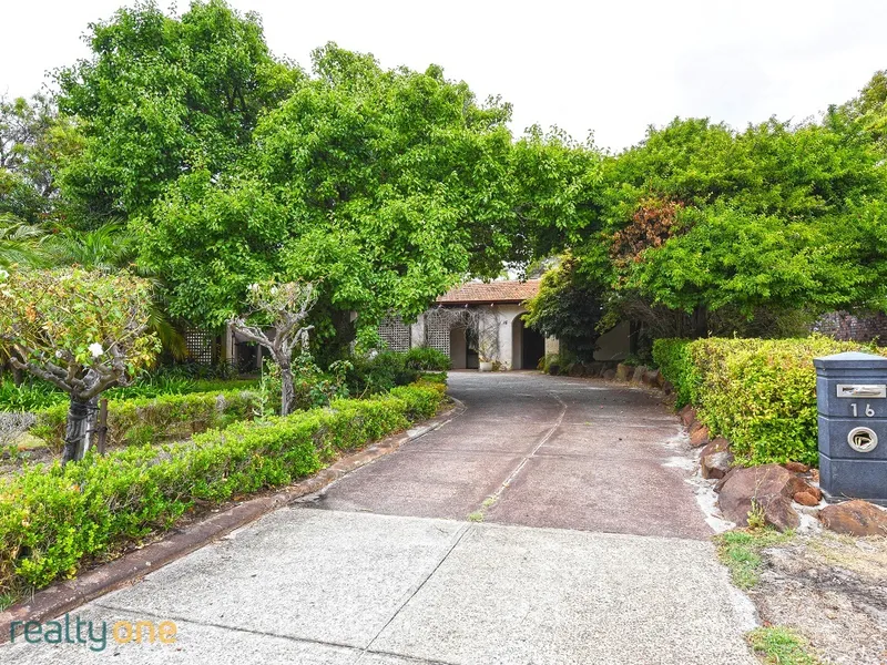 4x 2 HOME WITH A POOL IN ROSSMOYNE HIGH SCHOOL ZONE