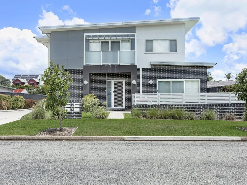 MODERN TOWNHOUSE LIVING IN A VERY CENTRAL LOCATION