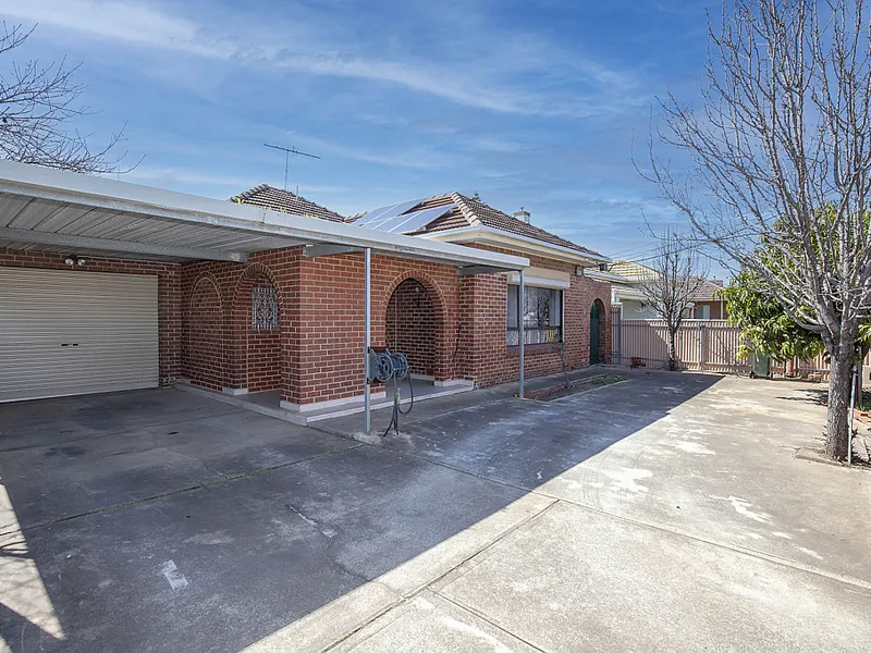 FAMILY HOME WITH LOADS OF POTENIIAL