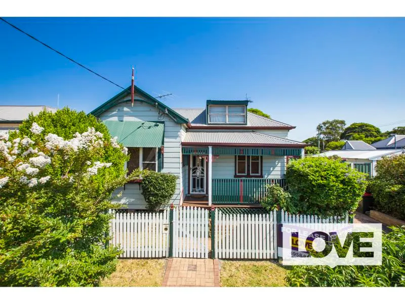 Quality Period Style Home In Blue Ribbon Position - Best Offers Over $480 per week