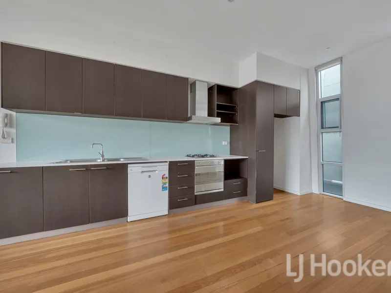 Unique and Stunning Luxury Townhouse in North Melbourne for Lease!