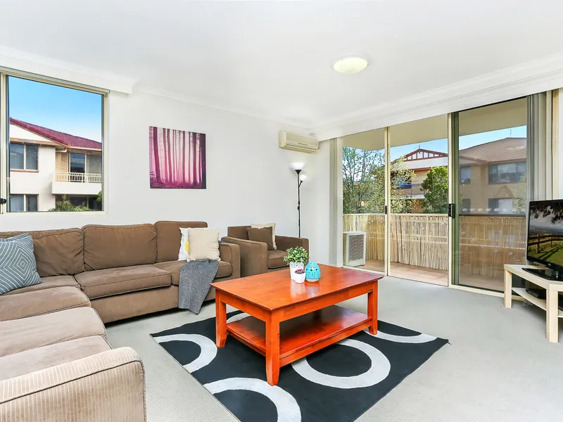 Oversize Three Bedroom Apartment in 'Kimberley Estate'