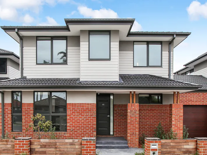 TOWNHOUSE LIVING | 2 ENSUITES | CENTRAL LOCATION