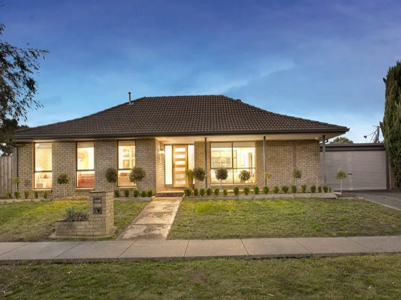 Family Living In Taylors Lakes