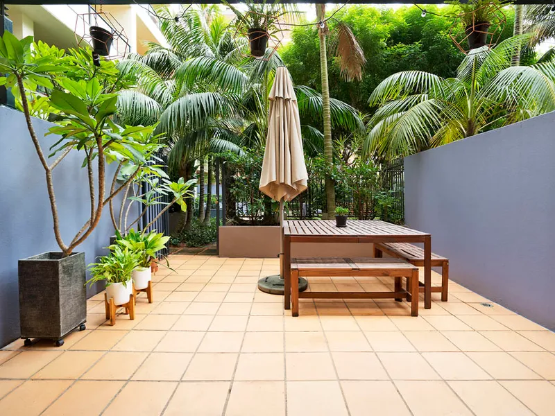 An Urban Oasis Opposite Danks Street Village With A Terrace-Like Layout And Private Courtyard