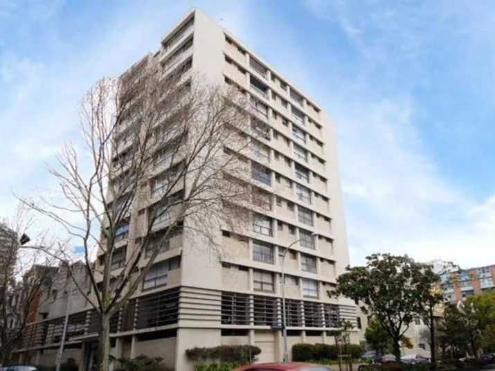Spacious Studio with Secure Parking