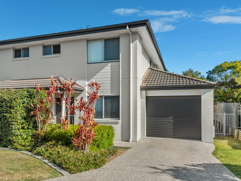 RARE BUSHVIEW !!! WALK TO THE TRAIN AND SCHOOLS!! EVERYTHING ON YOUR DOORSTEP!!