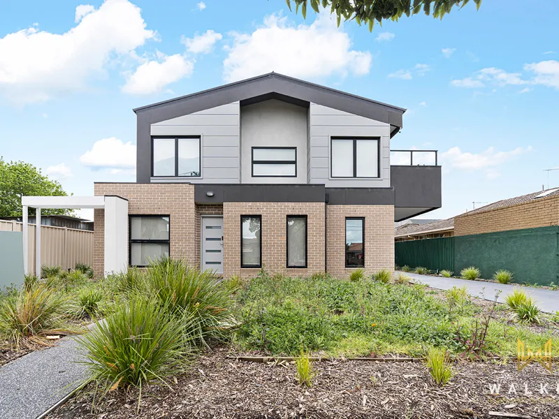 Bright & Spacious 2-Bed Unit Close to Airport