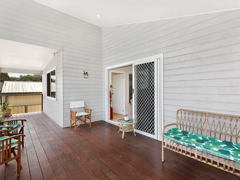 Moments to the beach - Rear Granny Flat