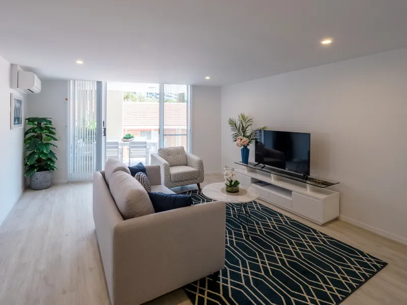 Gorgeous 2 bed, 2 bath with secure 6sqm storage room. Get incredible value for money in this amazing apartment! Walking distance to Suttons Beach.