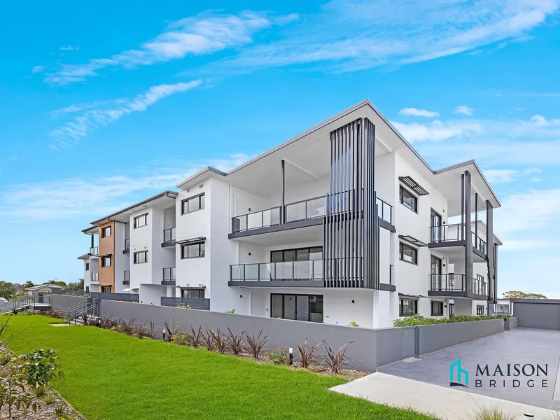 Sunlit North Aspect Modern Apartment on the Top floor 