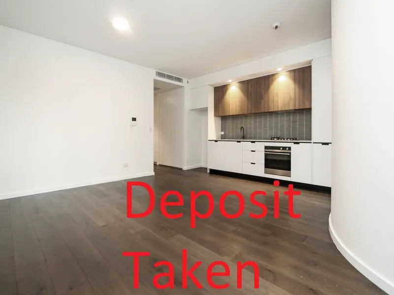 Large modern and stylish 1 bedroom unit