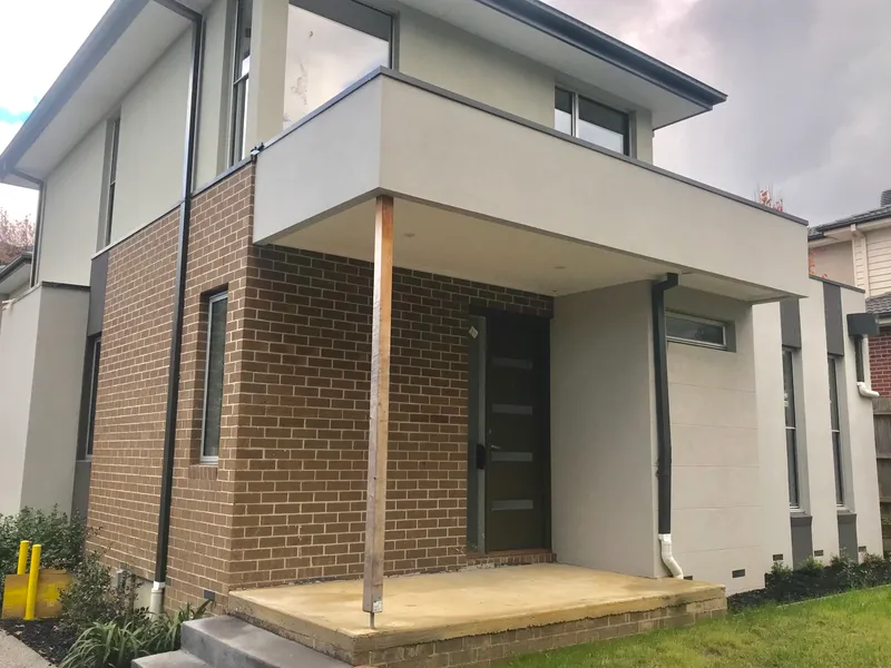 Brand New and Close to stations!