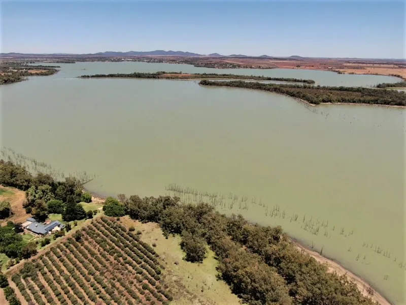 Outstanding Lifestyle Opportunity On The Waters Edge