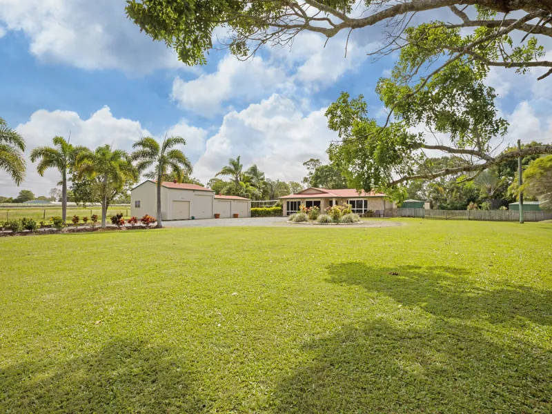Tranquil semi-rural living deceptively close to town!