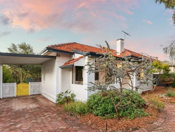 Stunning Renovated Character Cottage..!!