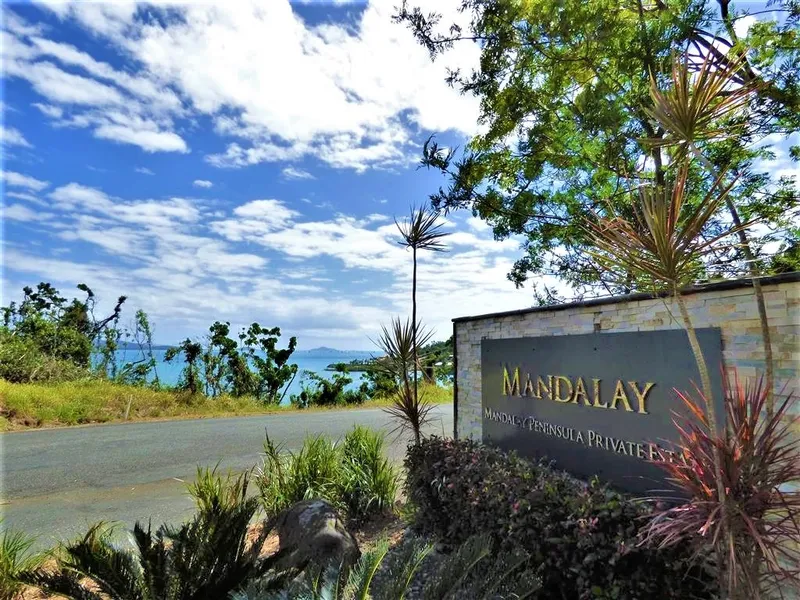 AIRLIE BEACH - QUEENSLAND COASTAL PARADISE AND GATEWAY TO THE WHITSUNDAY ISLANDS.