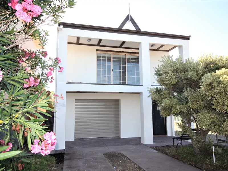 HOLIDAY AT HOME ALL YEAR ROUND - FRESHLY RENOVATED THROUGHOUT