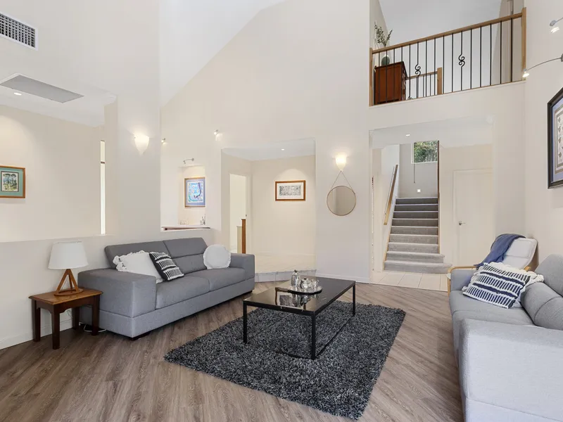 YOU WONT FIND BETTER! IMPRESSIVE FAMILY HOME WITH ALL BELLS AND WHISTLES!