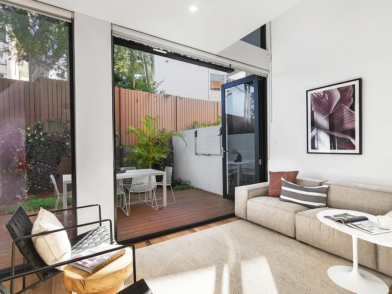 High-end luxury from brand new designer terrace
