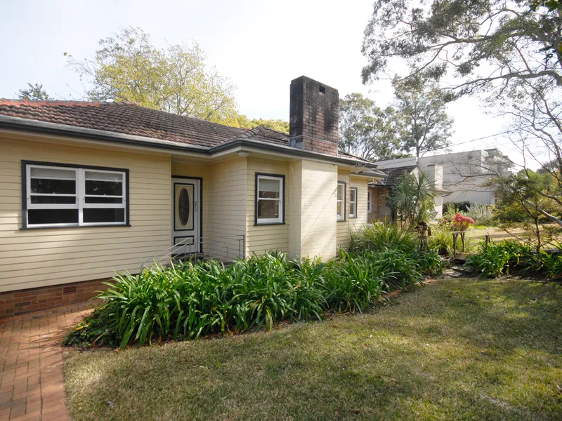 3 Bedroom House (quiet location & freshly painted)