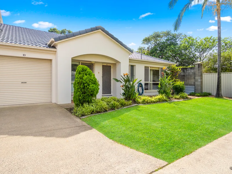 Single Level Low Maintenance Living. Walk to Tweed City Shopping Centre.